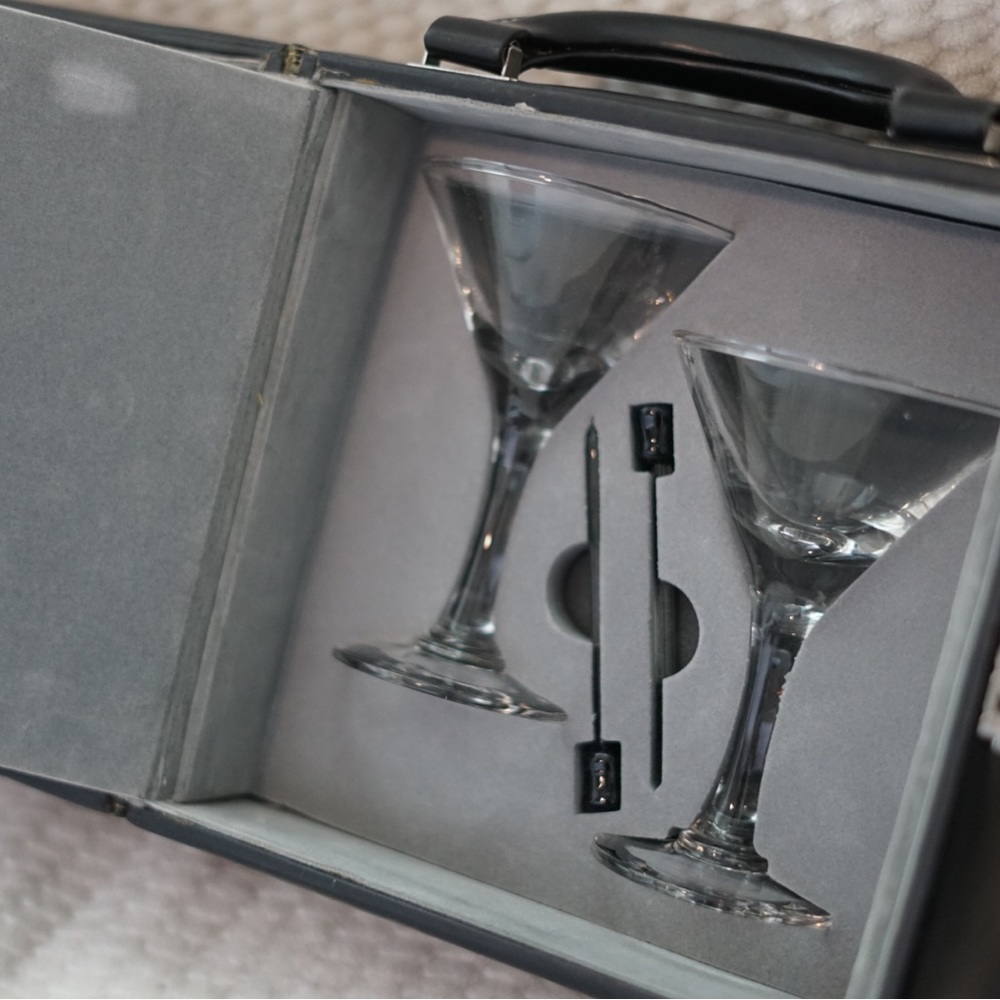 NEW Geoffrey Beene leather martini set - Picture 4 of 4